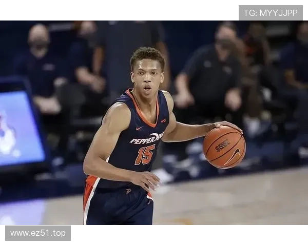 爱德华兹通过无球跑动提升得分效率拉开与对手差距